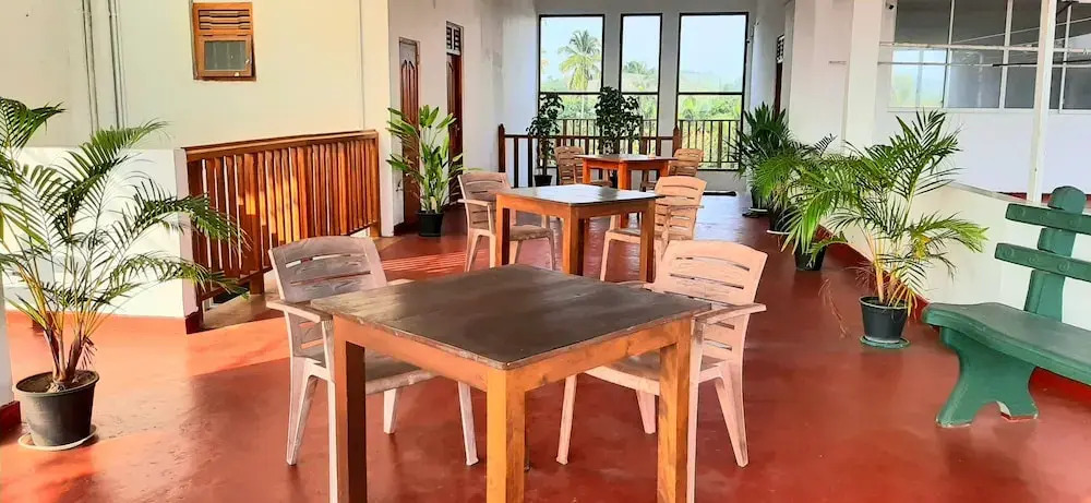 Dream Palace Family Guest House Mirissa , Beach 50m