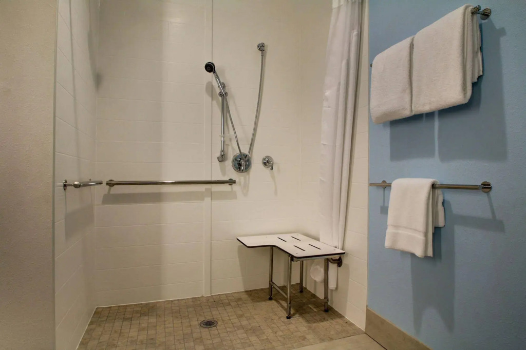 Holiday Inn Express & Suites Charleston NE Mt Pleasant US17 by IHG