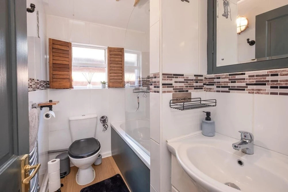 The Nautilus Cowes IOW Sleeps 4 & Private Garden