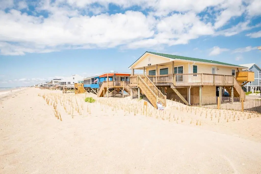 Dip Inn by Oak Island Accommodations