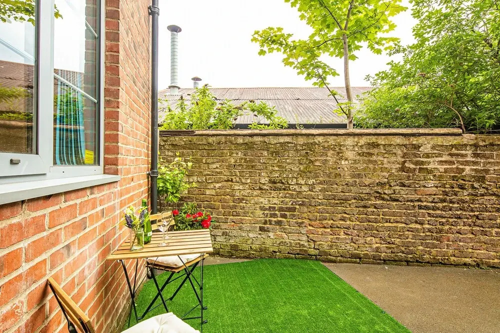 Cosy 1 Bedroom Private Patio by Opulent