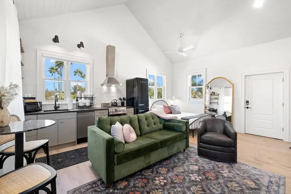 Casa Julieta Luxury Ybor-themed Studio