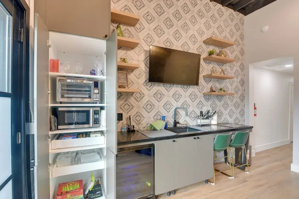 Walk to Strand Historic District: Stylish Dtwn Gem