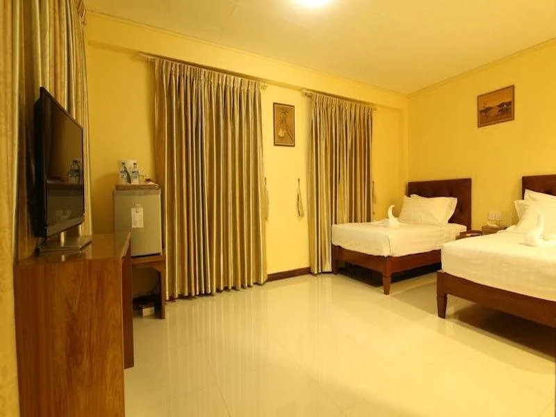 Inn Hundred Moon