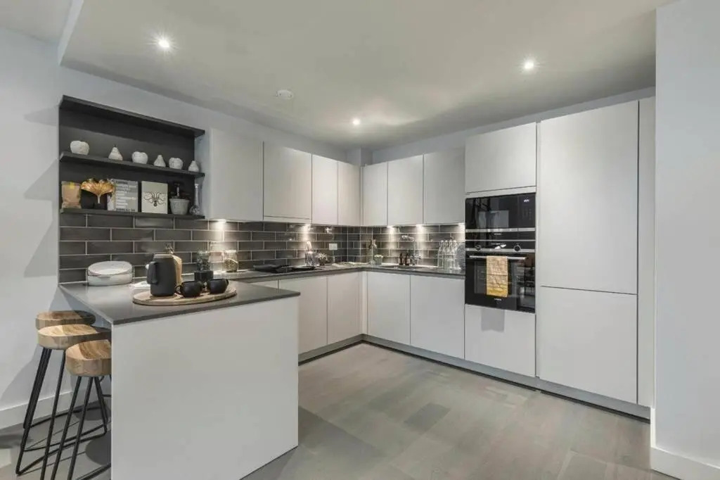 Deluxe elegant and very spacious apartment#17