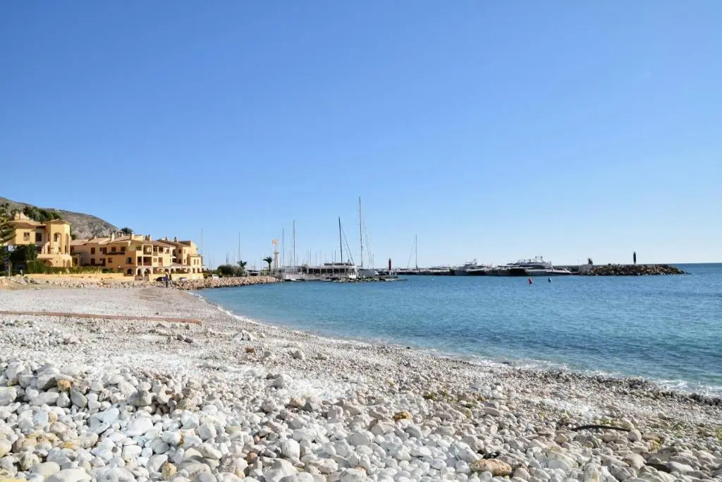 Sunny Escape by the Sea & Yacht Club