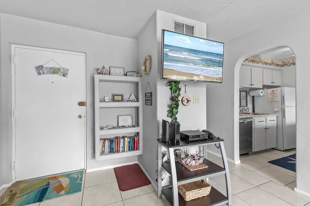 Colony Beach Club 209