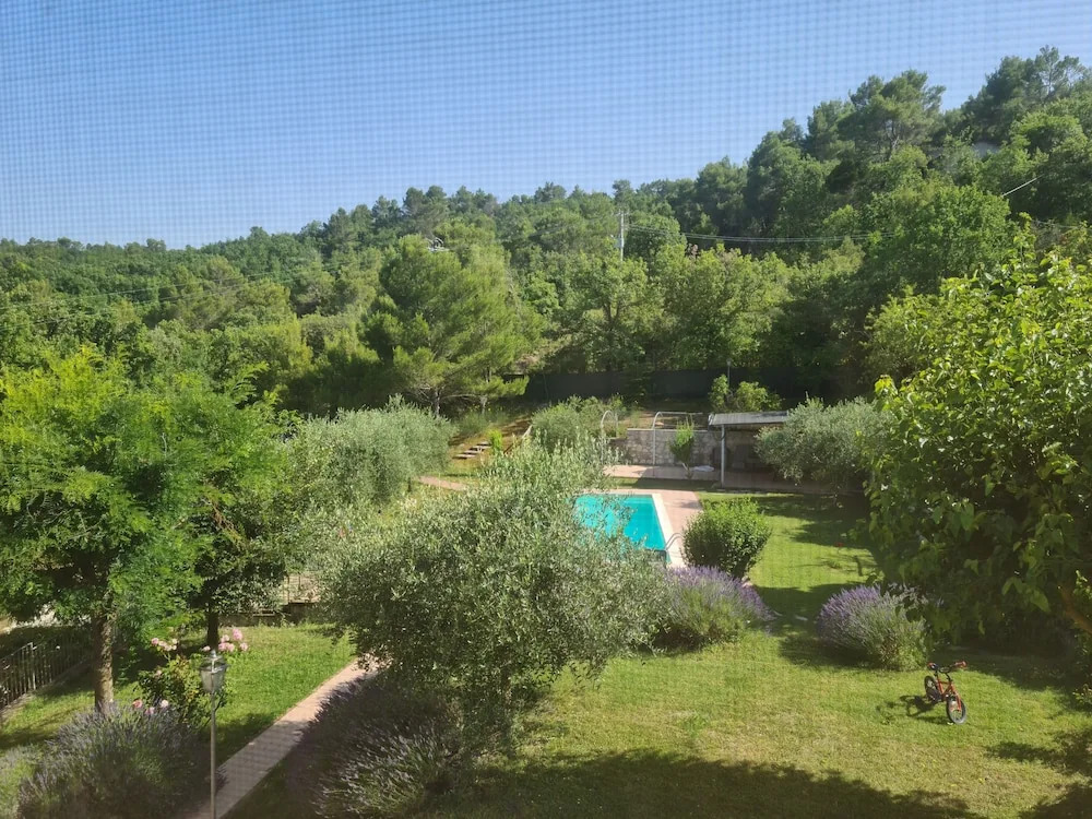 Sale! Beautiful 2-bed Apartment With Pool Access