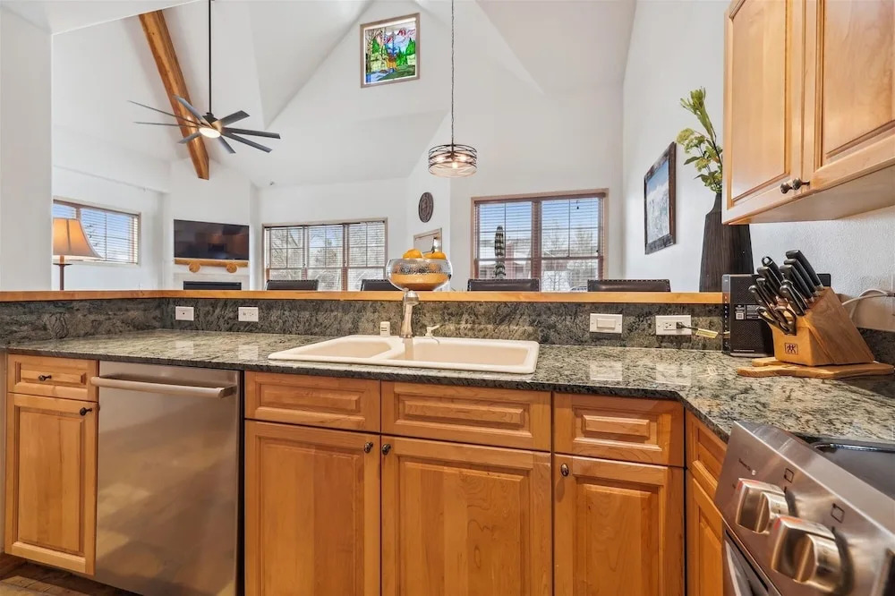 Corral 309w 3 Bedroom Condo by RedAwning