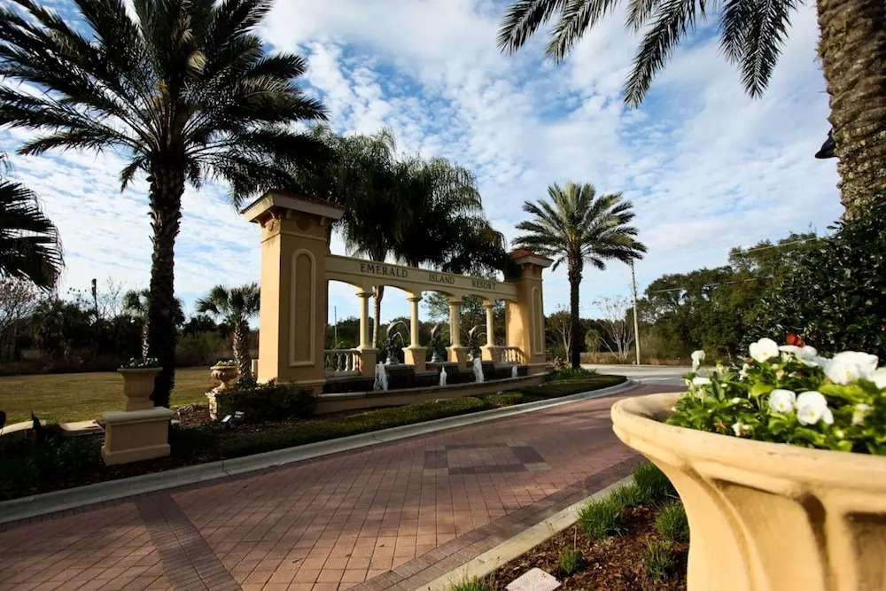 8523 Emerald Island