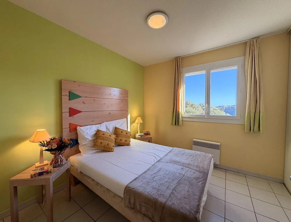 Sea View Escape on the Vermilion Coast