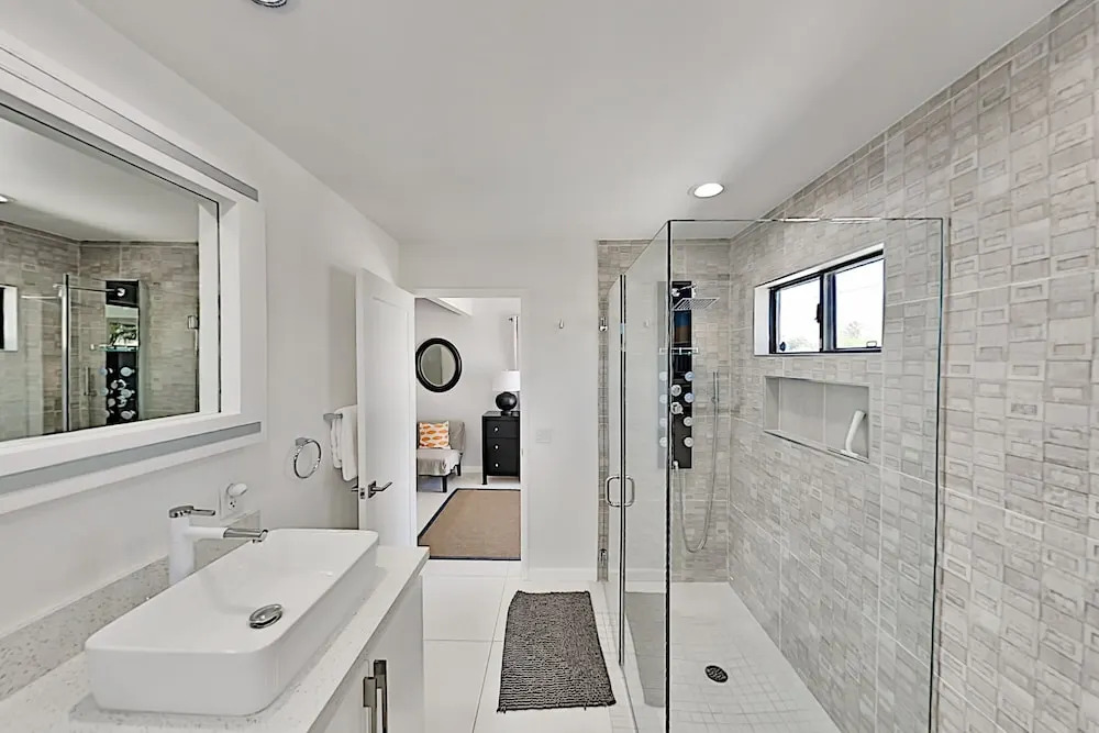 Mid-century Modern Home 3 Bedrooms 2 Bathrooms Home