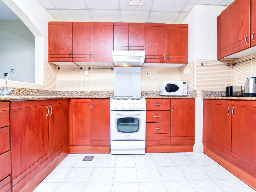 OYO Home 176 1BHK Lake Tower JLT