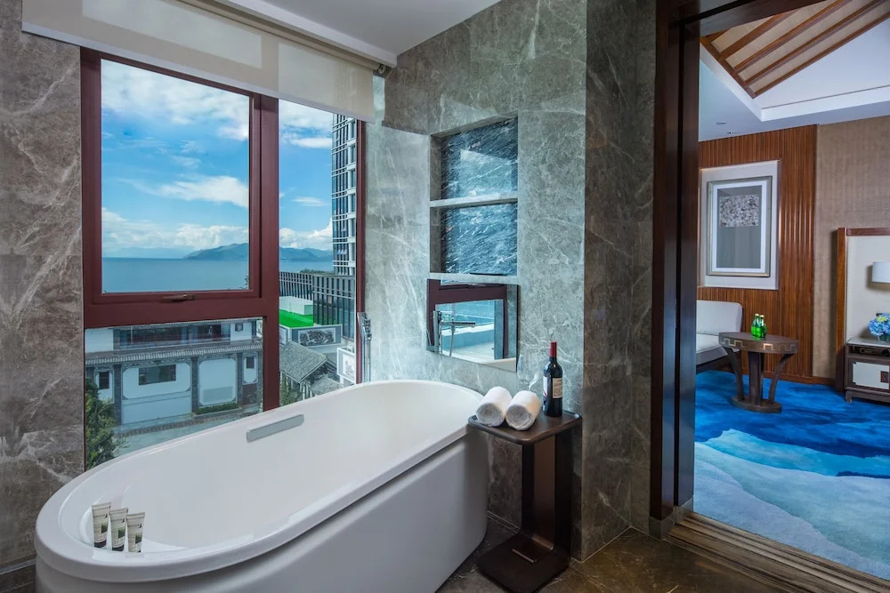 Dali International Hotel