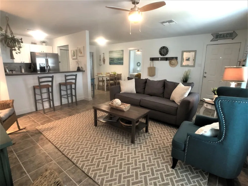Barefoot Ec204 2 Bedroom Condo