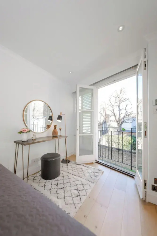 Kensington Oasis Central London 2BR Private House Near Harrods Kensington Palace and other London attractions