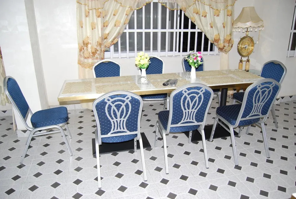 Nora Hotel