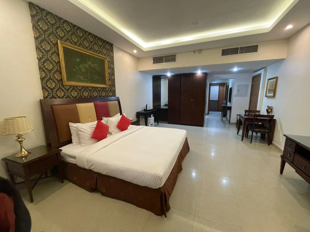 Clifton International Hotel