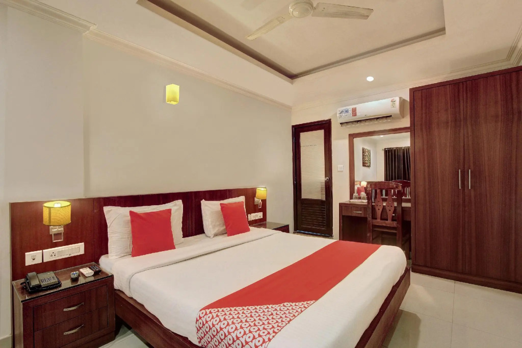 OYO 26743 Emirates Regency