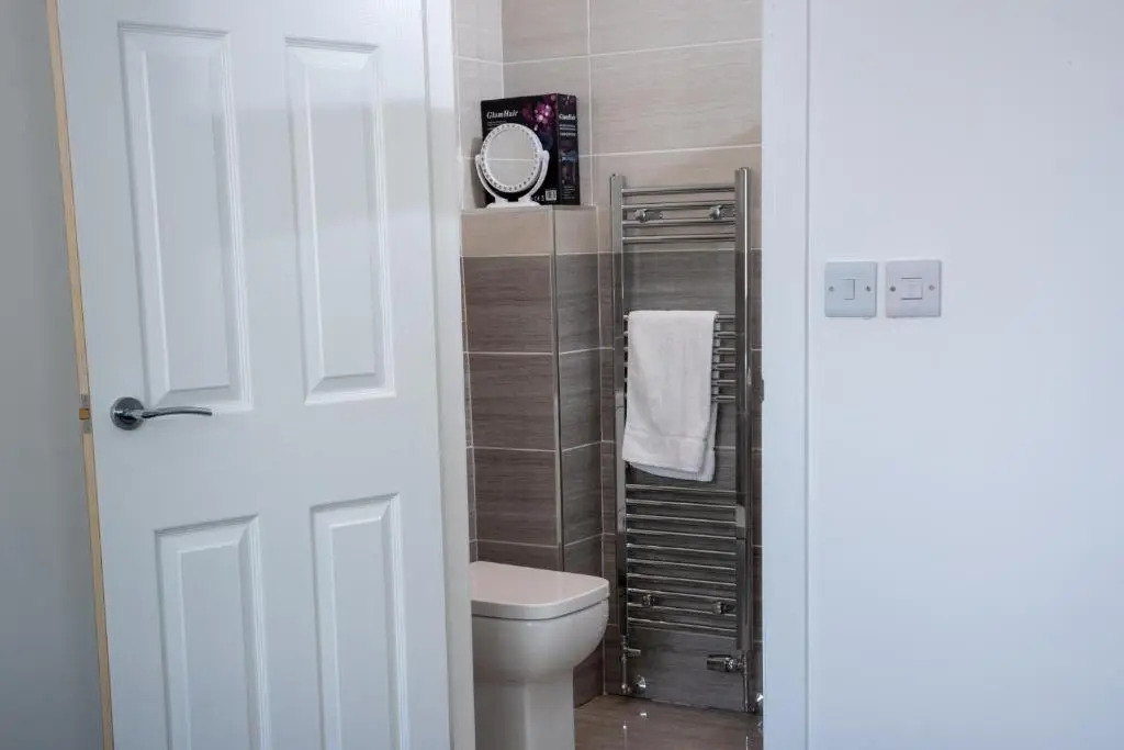 Fantastic Large House with Private Parking