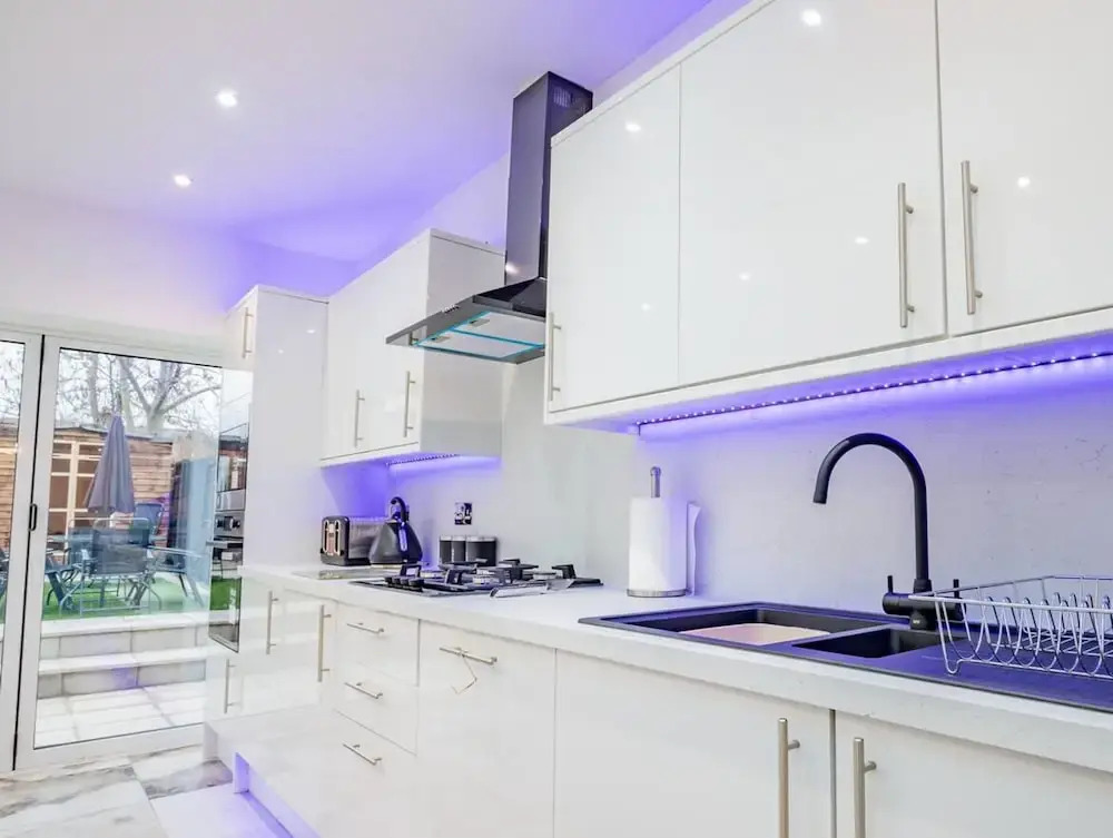 Host Stay Broadland House