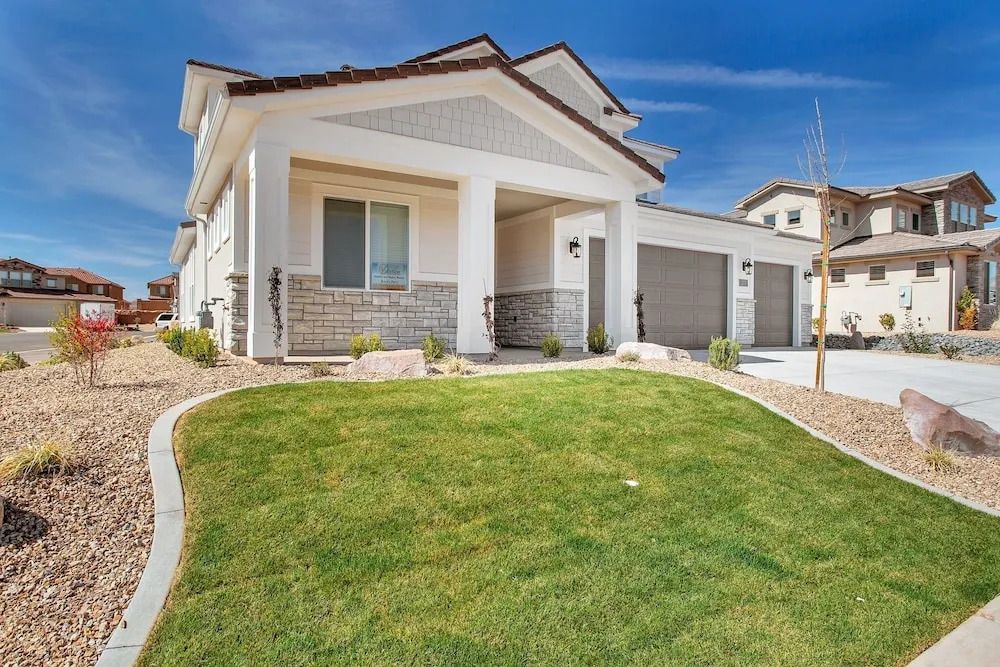Heavenly Comfort @ Hell Hole Trail 5 Bedroom Home by RedAwning