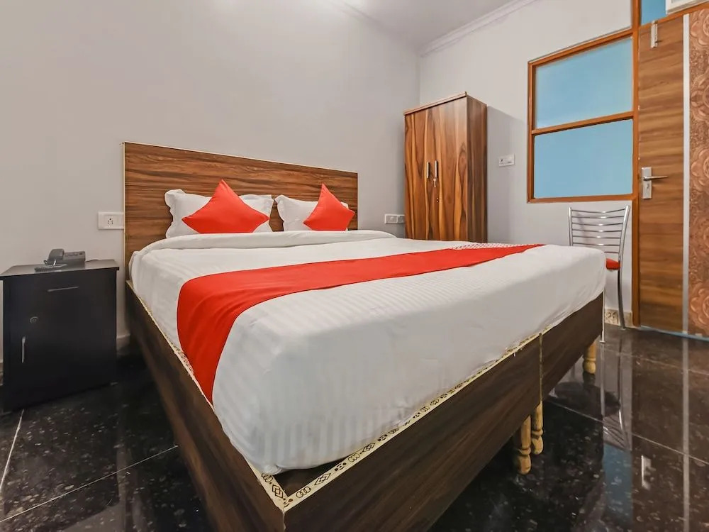 OYO 28395 Delight Inn