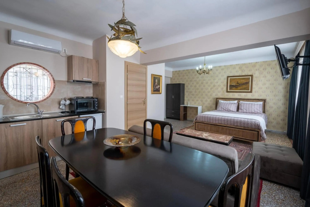 Ririka Athens Homes - Boutique Apartments in Historic Psyrri near Monastiraki Metro