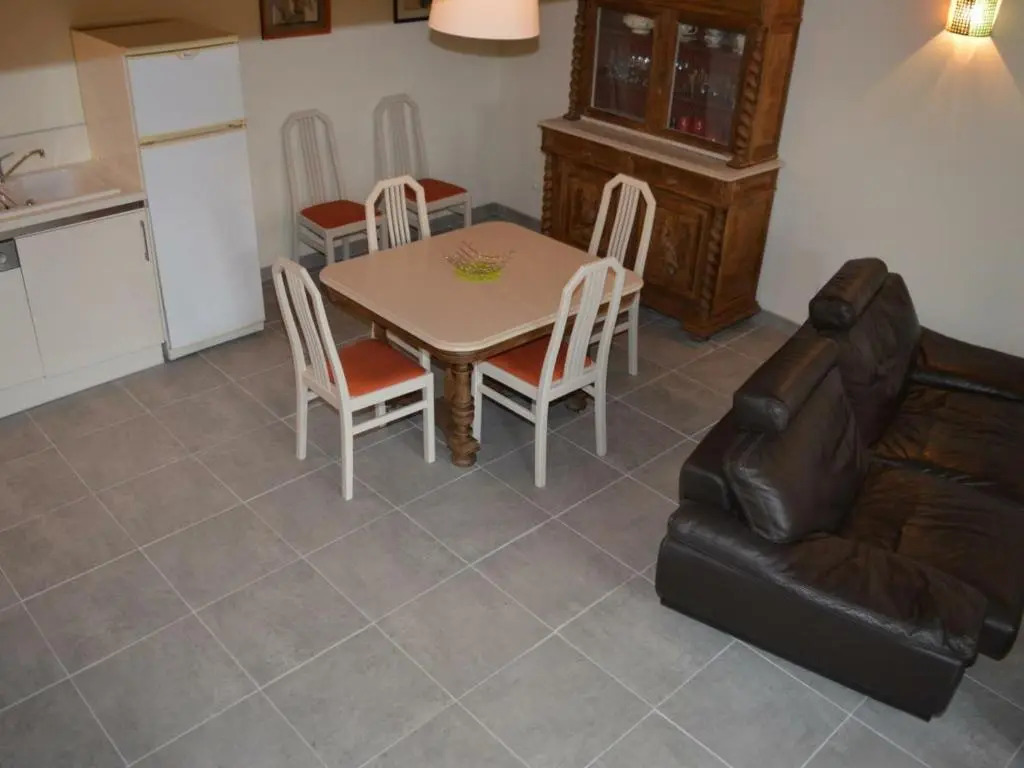 Gîte confortable à Huismes, proche de Chinon avec cour fermée - FR-1-381-370