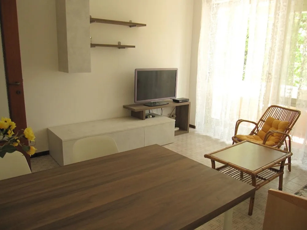 Modern Flat With Balcony at Grado Pineta