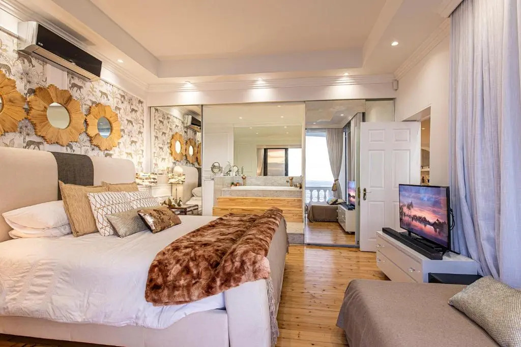 Clifton YOLO Spaces - Clifton Beachfront Apartments