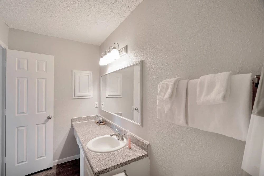 Lovely Midland Getaway With Fitness Center