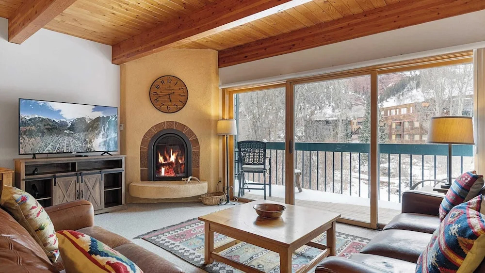 Riverside Condos D01 by Avantstay Condo Close To Downtown, Town Park & Ski Lift #8