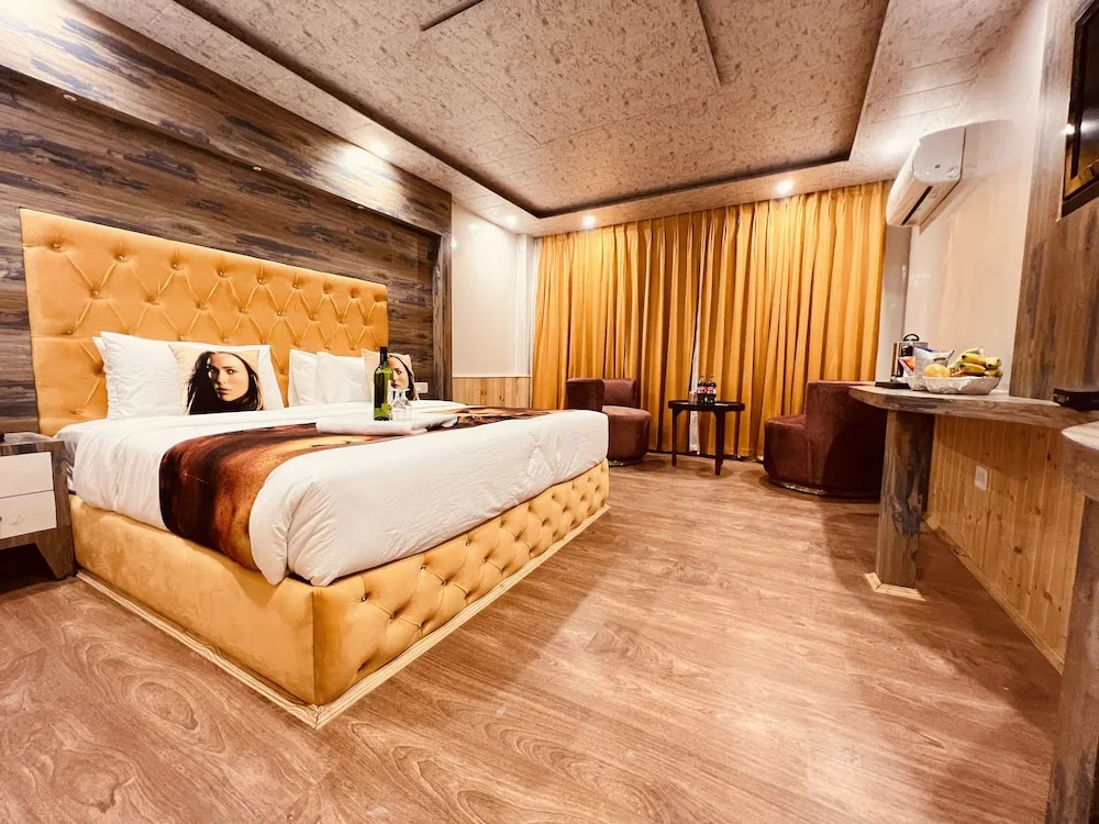 Hill River Resort By West Western -Property of the Year 2024-25 - Central Heated & Air Cooled, Near Mall Road