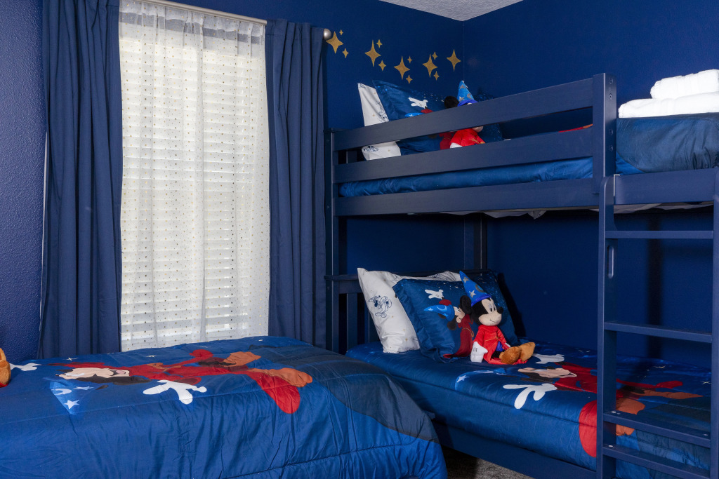 Luxurious Family-friendly 5 Bd 12 Guests w Screened Pool Close to Disney