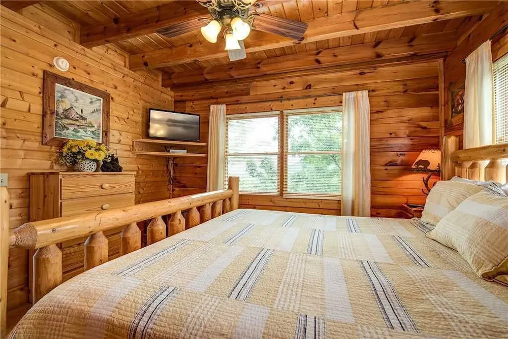 Mountain Seduction 2 Bedroom Mountain View Home with Hot Tub