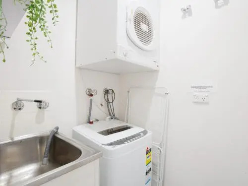 68 'Bay Parklands' , 2 Gowrie Ave - Aircon, Pool, Tennis Court, Communal Spa