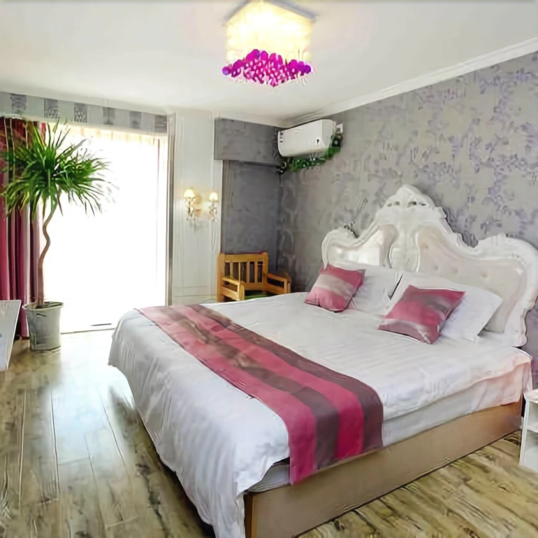 Rujia Tianqiao Business Hotel