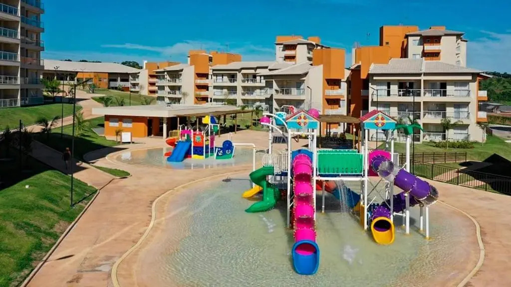 Apartamento em Caldas Novas - Estrutura de Resort localizado a beira do Lago Corumbá V