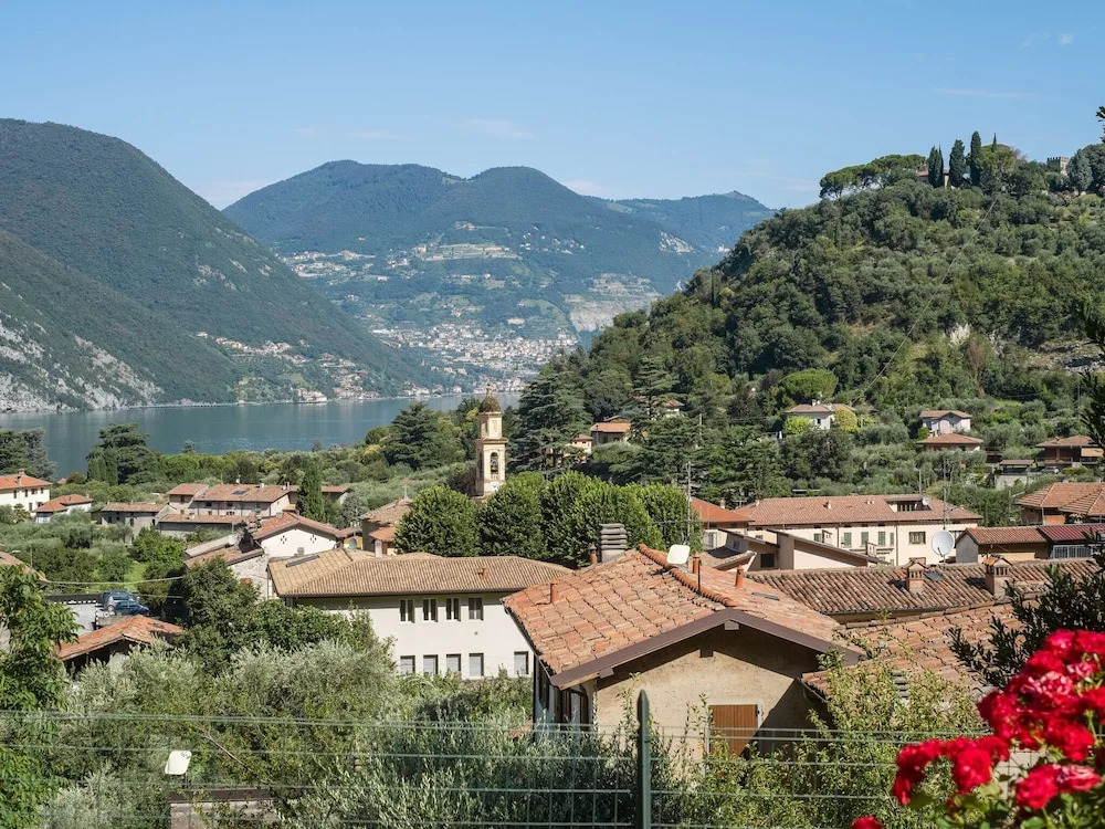 Apartment With Garden and View Onto the Lake
