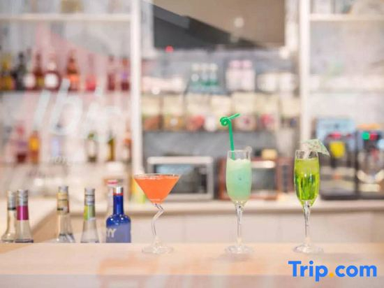 Ibis Hotel (Changji Jianshe Road Snack Street)