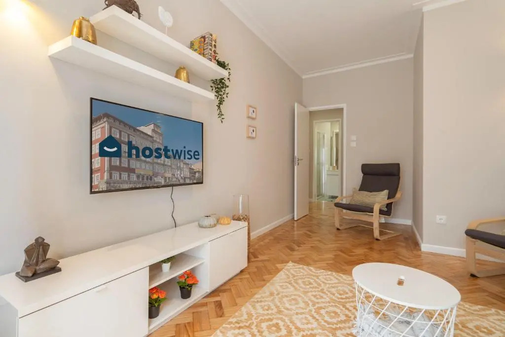 Host Wise - Deluxe Bright Flat with Netflix