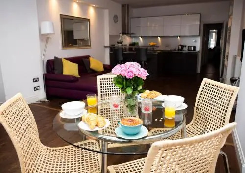 Apt 1, Trafalgar Square (1St Floor)