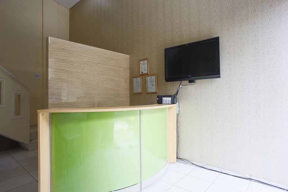 Green Apple Residence near Sarinah Mitra RedDoorz