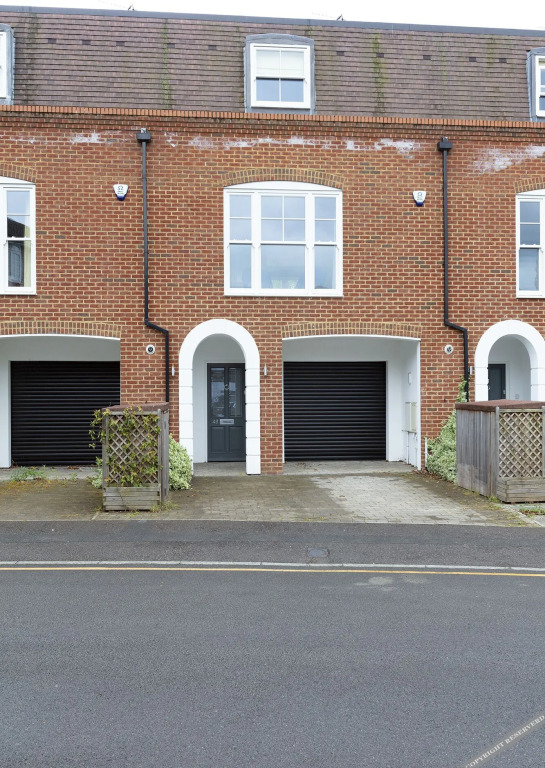 Immaculate Central Windsor Town House with parking