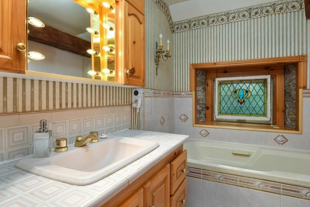 Noble Suites