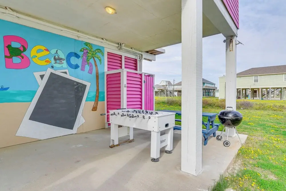 Steps to Beach: Pet-friendly Crystal Beach Home