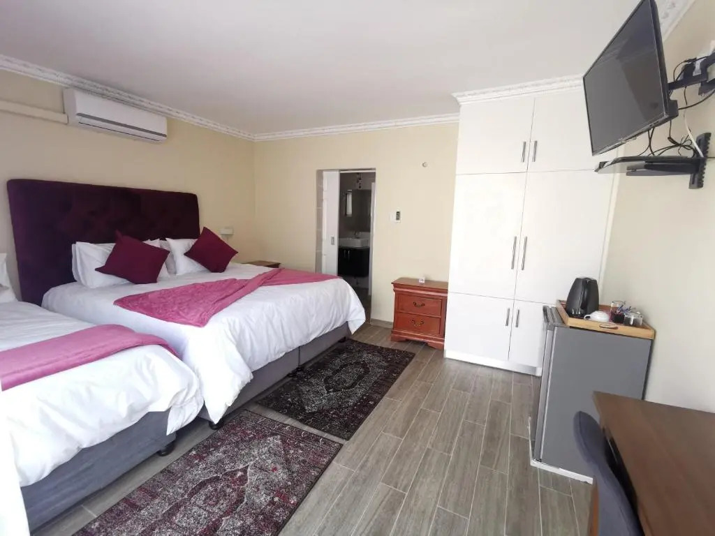 Lucolo Palace B&B - East London