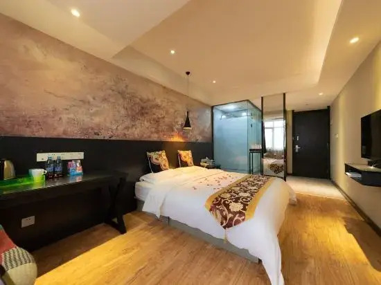 Roland Fashion Hotel (Tonghuai Subway Station T10 Tanshili Shopping Center Store)