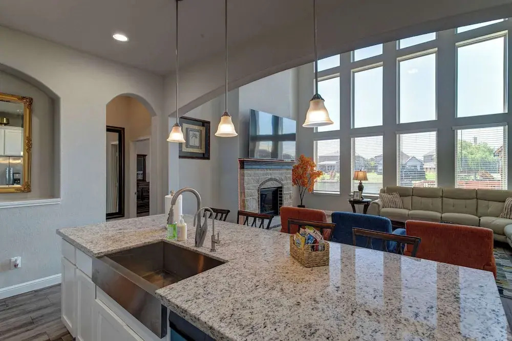 Lakeview Mansion A Chic Estate